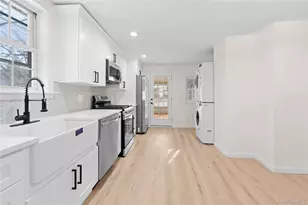 10 Pinedale Ave, Farmingville, NY 11738 - Photo 11