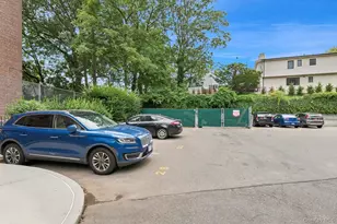 87-30 204th St, Hollis, NY 11423 - Photo 13