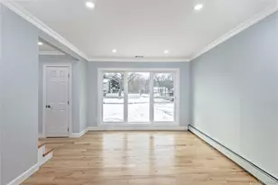 19 Stuyvesant Cir E, East Setauket, NY 11733 - Photo 9