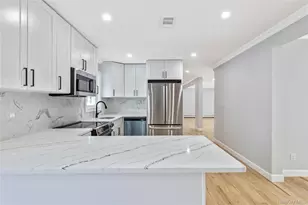 19 Stuyvesant Cir E, East Setauket, NY 11733 - Photo 13