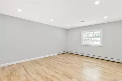 19 Stuyvesant Circle E, East Setauket, NY 11733 - Photo 29