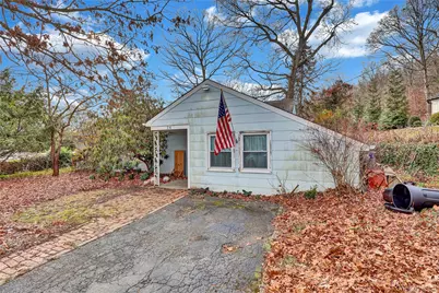 24 Piermont Court, Melville, NY 11747 - Photo 3