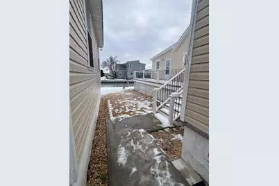 817 Ocean Street, Lindenhurst, NY 11757 - Photo 11