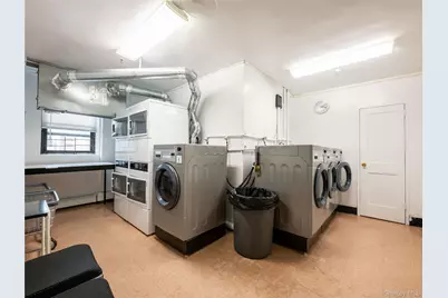 25 Park Place #2C, Great Neck, NY 11021 - Photo 27