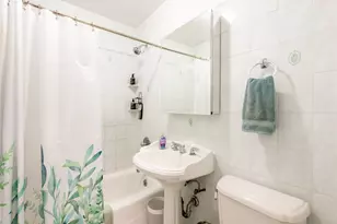 25 Park Pl, Great Neck, NY 11021 - Photo 17