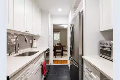 25 Park Place #2C, Great Neck, NY 11021 - Photo 15