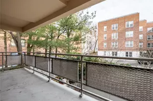 25 Park Pl, Great Neck, NY 11021 - Photo 19