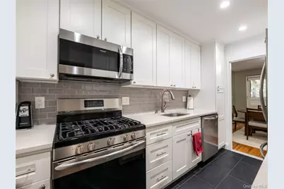 25 Park Place #2C, Great Neck, NY 11021 - Photo 1