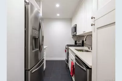 25 Park Place #2C, Great Neck, NY 11021 - Photo 15