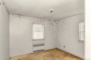 5 Preston Ln, Hicksville, NY 11801 - Photo 9