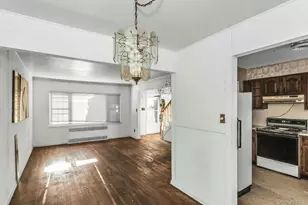 5 Preston Ln, Hicksville, NY 11801 - Photo 11