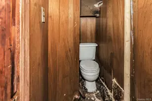 5 Preston Ln, Hicksville, NY 11801 - Photo 21