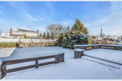 5 Preston Lane, Hicksville, NY 11801 - Photo 3