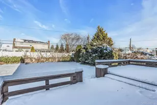 5 Preston Ln, Hicksville, NY 11801 - Photo 3