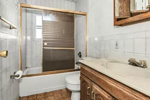 5 Preston Ln, Hicksville, NY 11801 - Photo 15