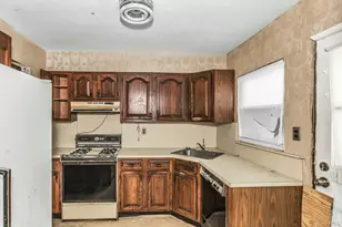 5 Preston Ln, Hicksville, NY 11801 - Photo 13