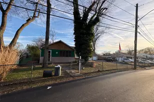 20 Jay St, Ronkonkoma, NY 11779 - Photo 9