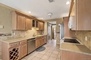 157 Hidden Ponds Cir, Smithtown, NY 11787 - Photo 11