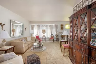 9 Walnut Pl, Massapequa, NY 11758 - Photo 5