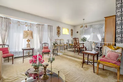 9 Walnut Place, Massapequa, NY 11758 - Photo 3