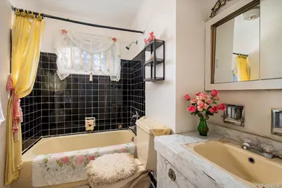 9 Walnut Place, Massapequa, NY 11758 - Photo 11