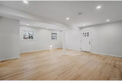 15 Terry Court, North Babylon, NY 11703 - Photo 9