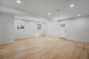 15 Terry Ct, North Babylon, NY 11703 - Photo 9