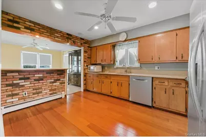 401 W Walnut Street #Upper, Long Beach, NY 11561 - Photo 7