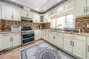 166-02 76th Ave, Fresh Meadows, NY 11366 - Photo 9