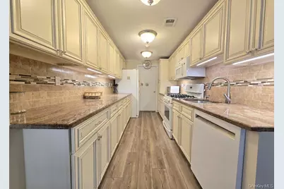 331 Clubhouse Court, Coram, NY 11727 - Photo 5