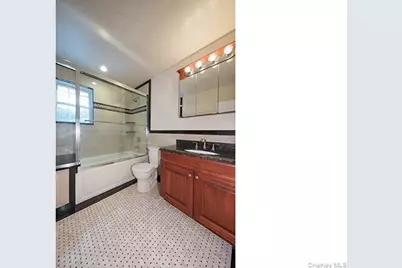 1 Villa D'Est Drive #E-09, Coram, NY 11727 - Photo 11