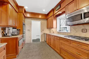 166 W Olive St, Long Beach, NY 11561 - Photo 5