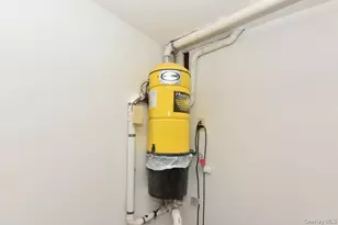 300 Pennsylvania Ave, Mineola, NY 11501 - Photo 33