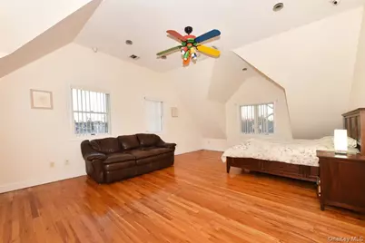 300 Pennsylvania Avenue, Mineola, NY 11501 - Photo 17