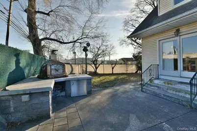 300 Pennsylvania Avenue, Mineola, NY 11501 - Photo 27