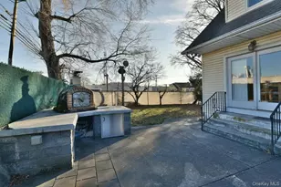 300 Pennsylvania Ave, Mineola, NY 11501 - Photo 27