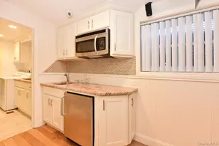 300 Pennsylvania Ave, Mineola, NY 11501 - Photo 23