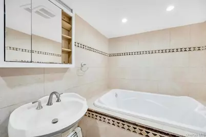 32 Longfellow Avenue, Westbury, NY 11590 - Photo 11