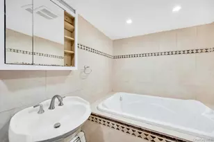 32 Longfellow Ave, Westbury, NY 11590 - Photo 11