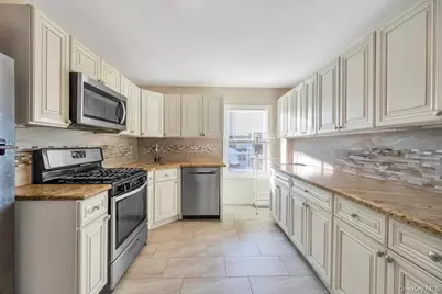 32 Longfellow Avenue, Westbury, NY 11590 - Photo 7