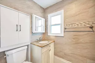 32 Longfellow Ave, Westbury, NY 11590 - Photo 15