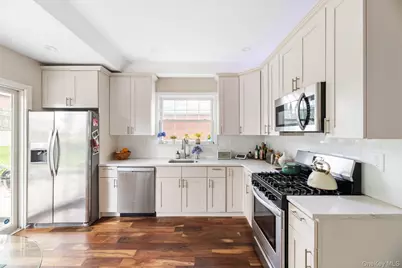 209 Van Cortlandt Park Avenue, Yonkers, NY 10705 - Photo 13