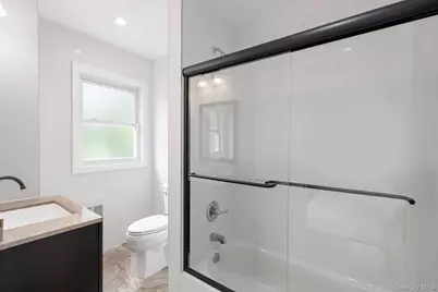 209 Van Cortlandt Park Avenue, Yonkers, NY 10705 - Photo 17