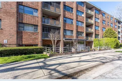 100 Clinton Avenue #1D, Mineola, NY 11501 - Photo 1