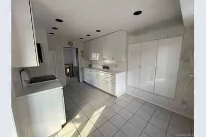 348 Links Drive E, Oceanside, NY 11572 - Photo 7