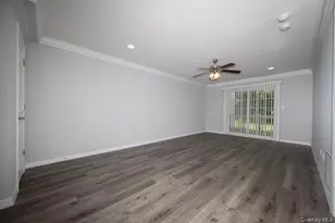 215 Tudor Ln, Middle Island, NY 11953 - Photo 5