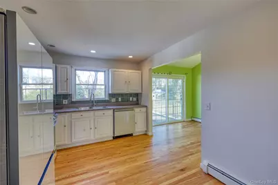 8 Jamison Place, Newburgh, NY 12550 - Photo 17