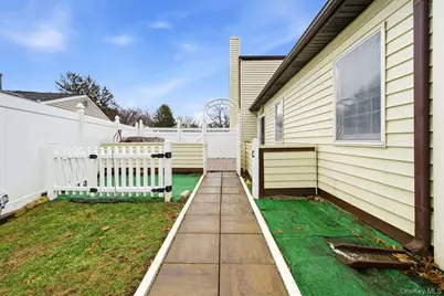 384 Singingwood Drive, Holbrook, NY 11741 - Photo 19