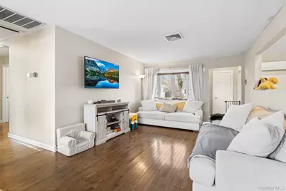 40 Frankie Lane, North Babylon, NY 11703 - Photo 5