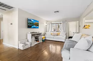 40 Frankie Ln, North Babylon, NY 11703 - Photo 5